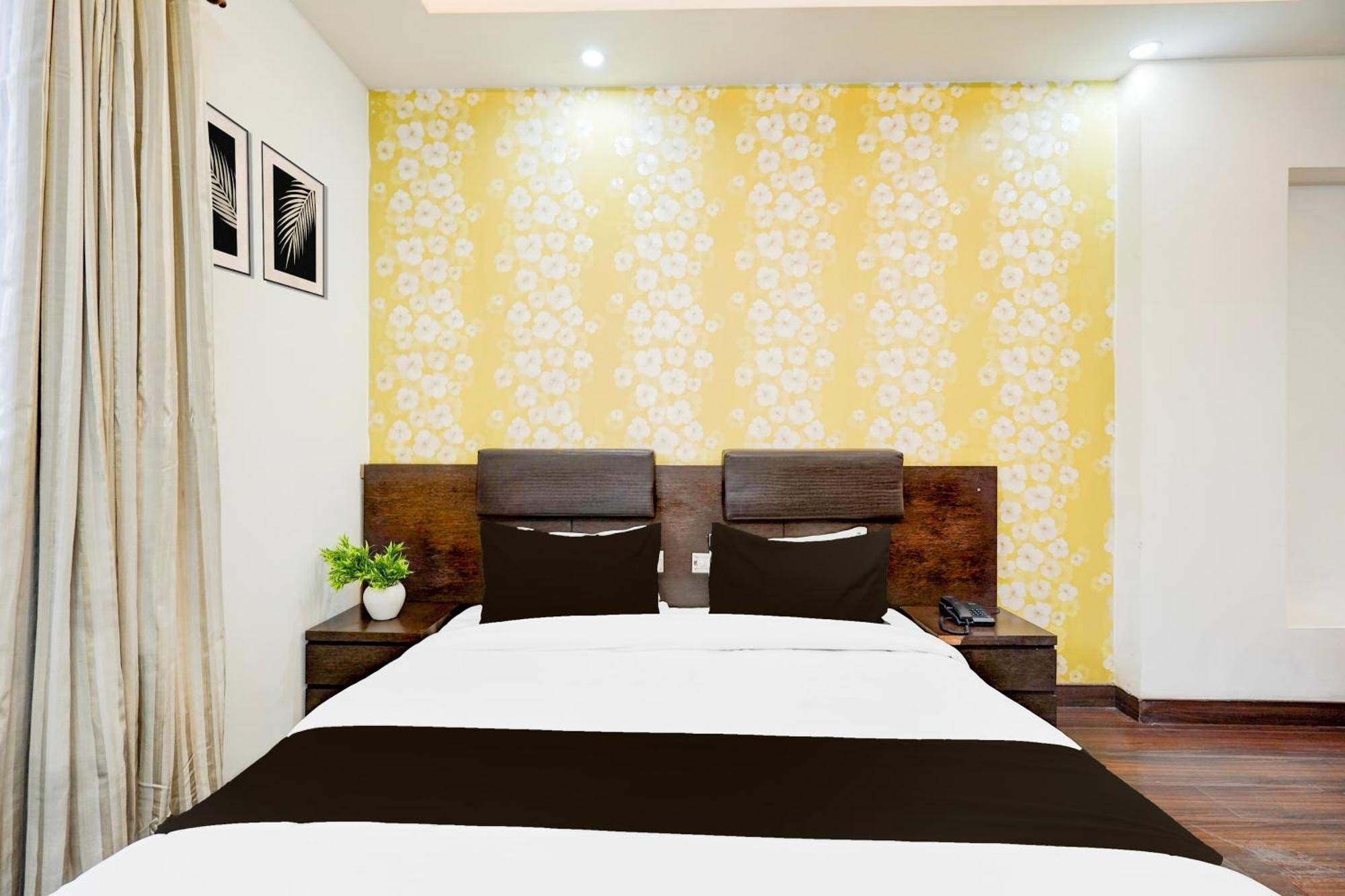Super Townhouse Sector 51 Noida Near Metro Station Hotel Exterior photo