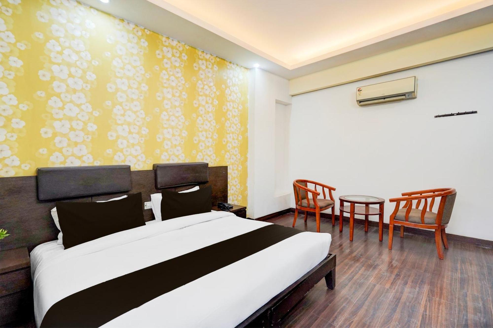 Super Townhouse Sector 51 Noida Near Metro Station Hotel Exterior photo