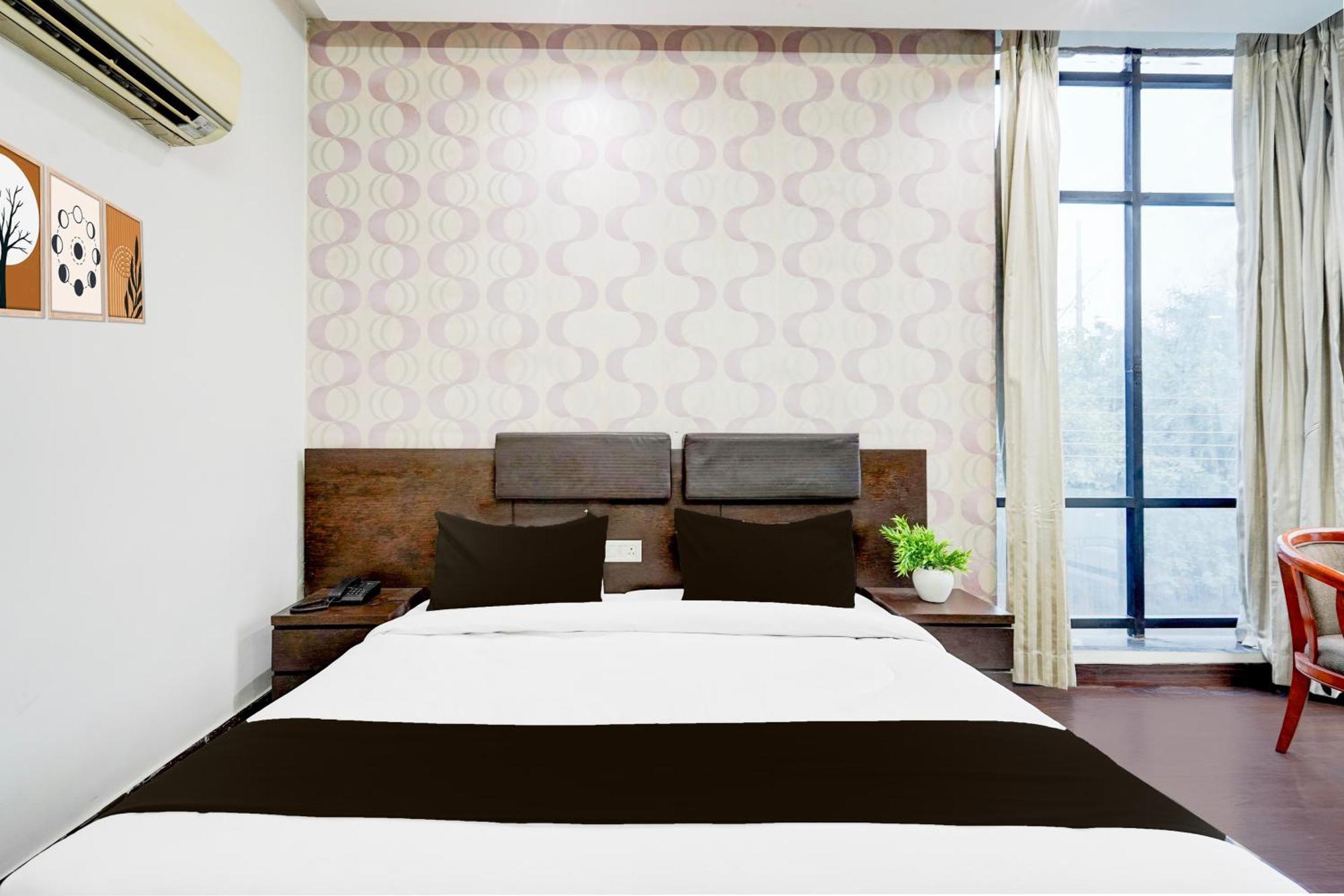 Super Townhouse Sector 51 Noida Near Metro Station Hotel Exterior photo
