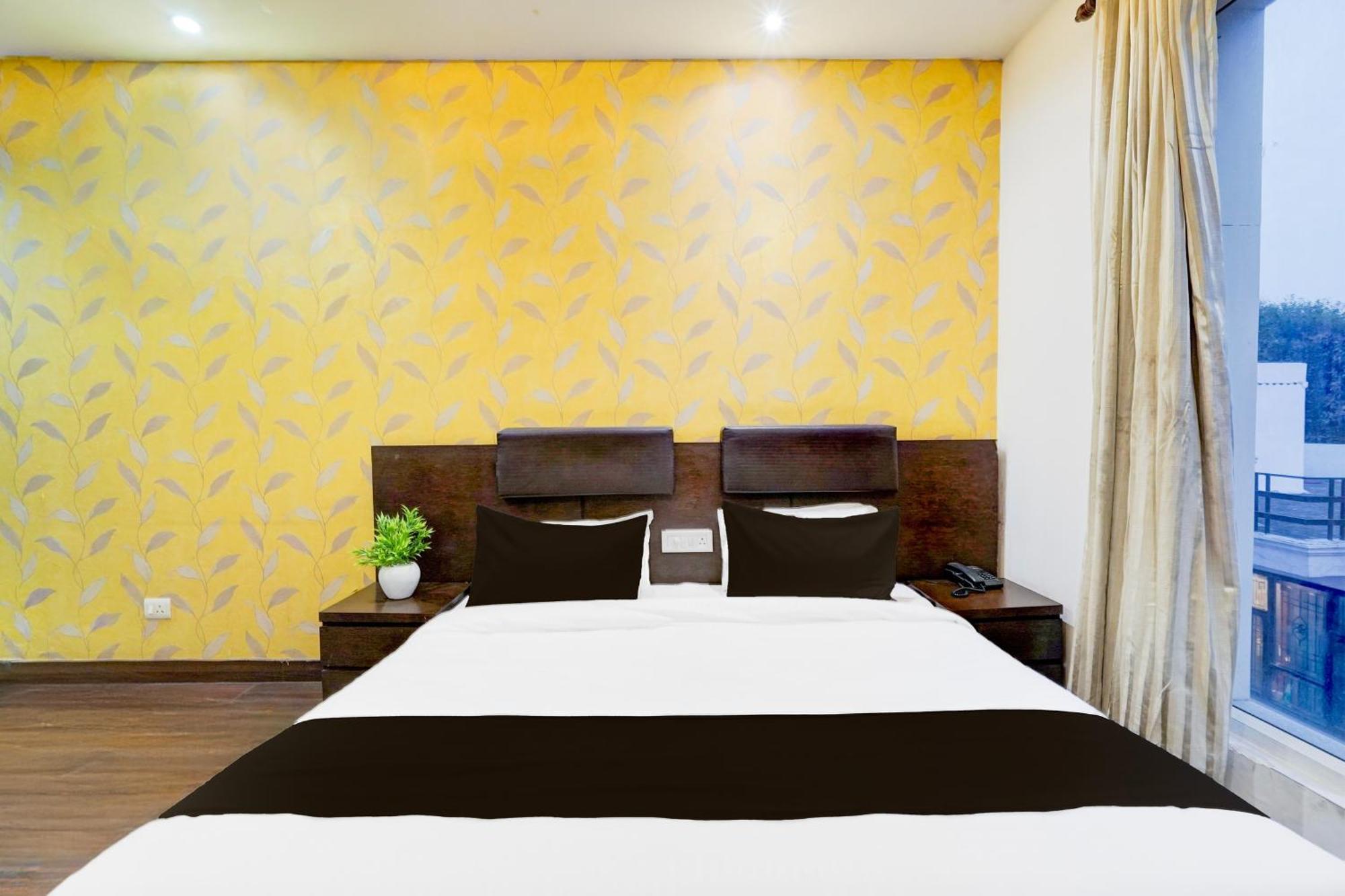 Super Townhouse Sector 51 Noida Near Metro Station Hotel Exterior photo