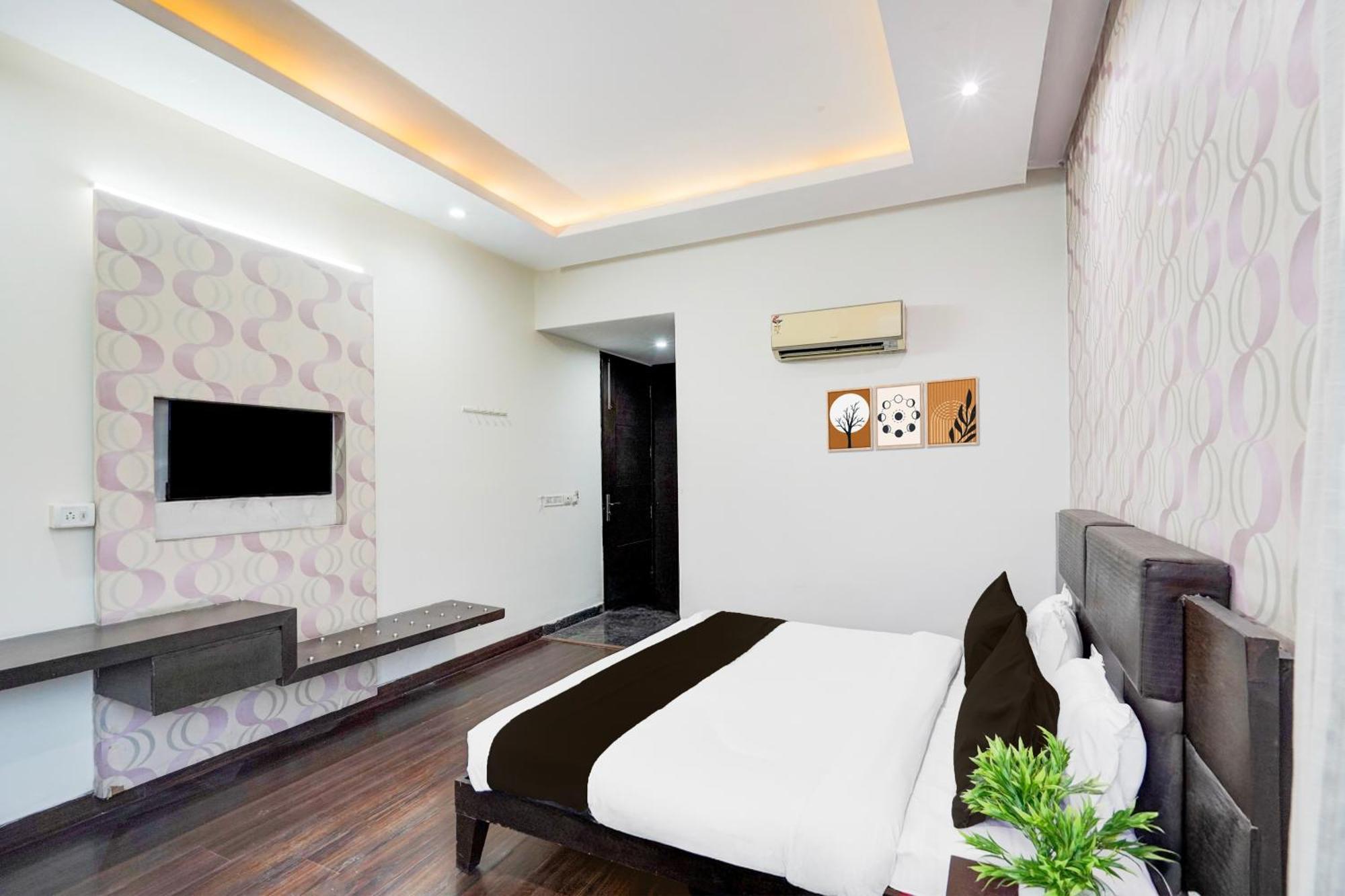 Super Townhouse Sector 51 Noida Near Metro Station Hotel Exterior photo