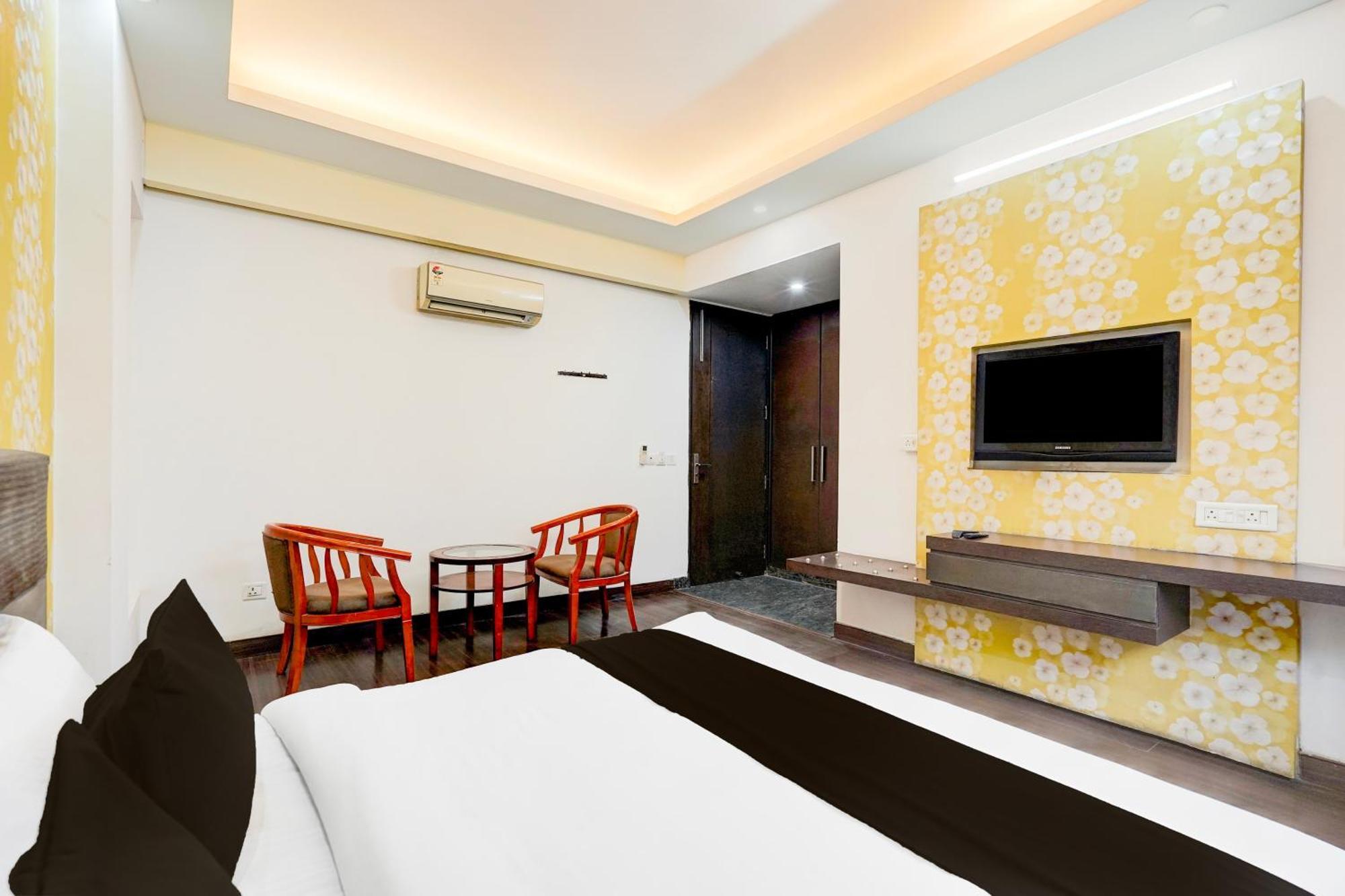 Super Townhouse Sector 51 Noida Near Metro Station Hotel Exterior photo