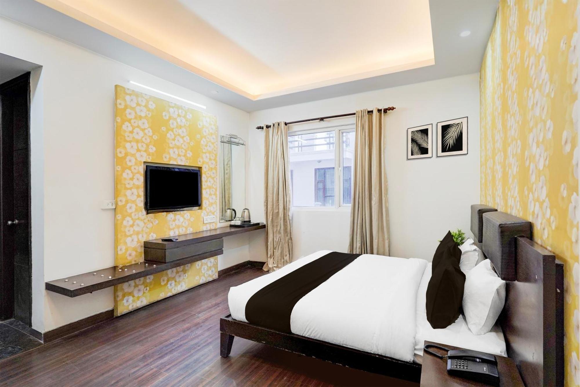 Super Townhouse Sector 51 Noida Near Metro Station Hotel Exterior photo