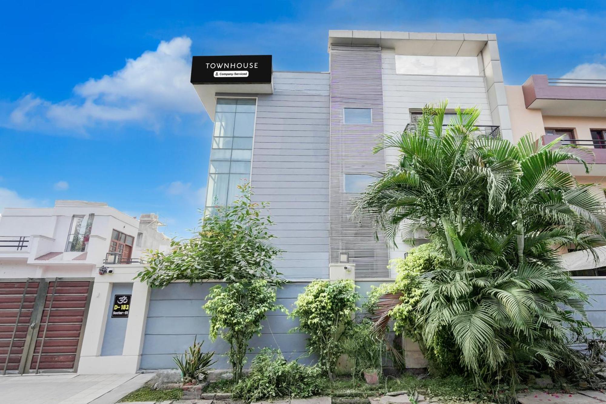Super Townhouse Sector 51 Noida Near Metro Station Hotel Exterior photo