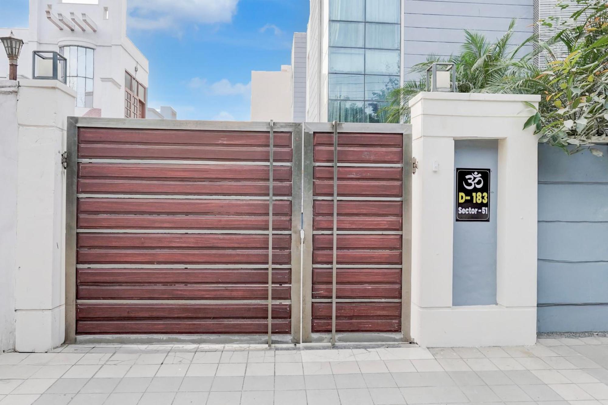 Super Townhouse Sector 51 Noida Near Metro Station Hotel Exterior photo