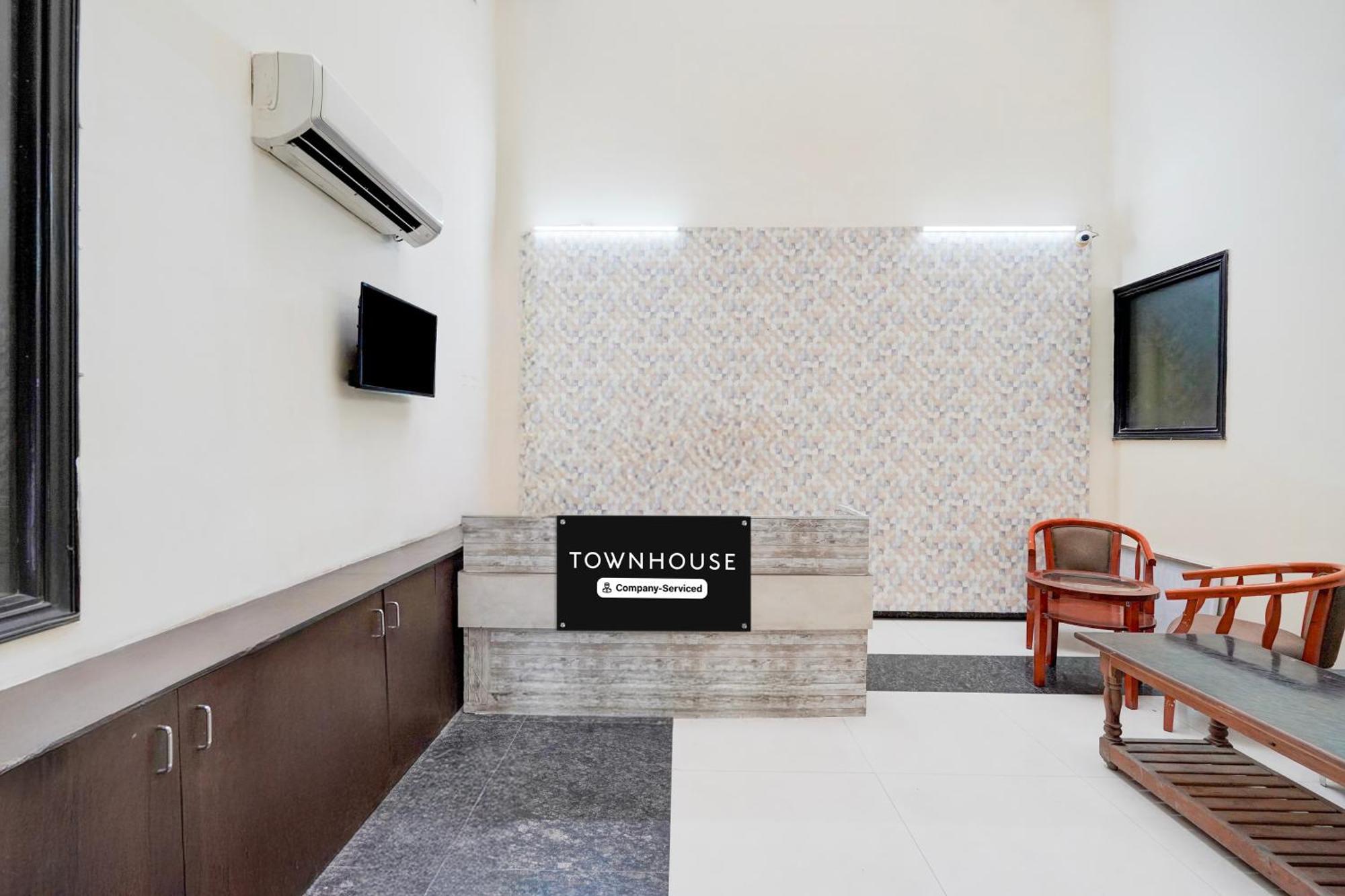 Super Townhouse Sector 51 Noida Near Metro Station Hotel Exterior photo